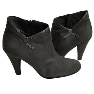 🌹Vintage Predictions Gray Faux Suede Bootie sz 11